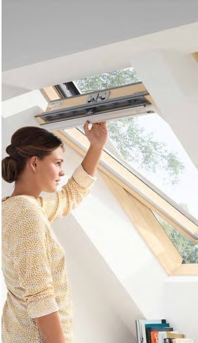 ПОКРИВНИ ПРОЗОРЦИ VELUX GLL 1061 С ГОРНО УПРАВЛЕНИЕ - СТАНДАРТ ПЛЮС