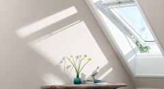 ПОКРИВНИ ПРОЗОРЦИ VELUX GLU 0061 С ГОРНО УПРАВЛЕНИЕ СТАНДАРТ ПЛЮС