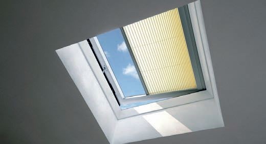 ВЪНШЕН СЕННИК И ПЛИСИРАНА ЩОРА ЗА ПРОЗОРЦИ ЗА ПЛОСЪК ПОКРИВ VELUX