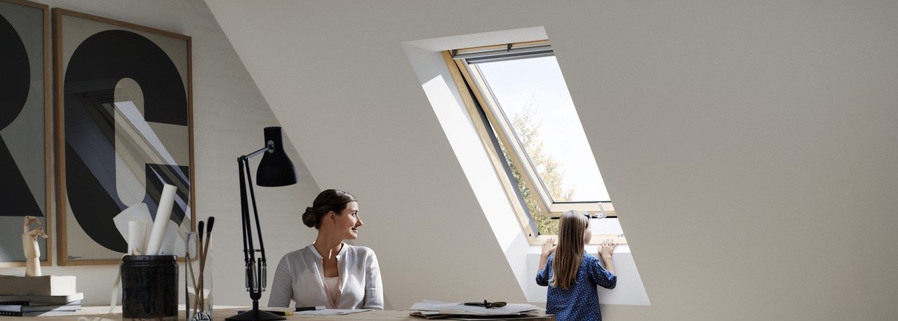 ПОКРИВНИ ПРОЗОРЦИ VELUX GPL  3070 и GPU 0070 С ДОЛНО УПРАВЛЕНИЕ ПРЕМИУМ