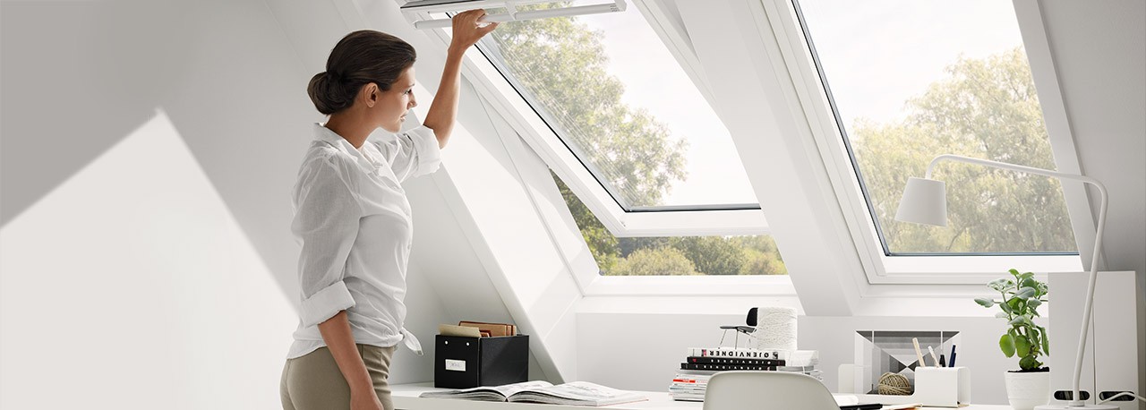 ПОКРИВНИ ПРОЗОРЦИ VELUX GGL 3066 и GGU 0066  С ГОРНО УПРАВЛЕНИЕ - ПРЕМИУМ