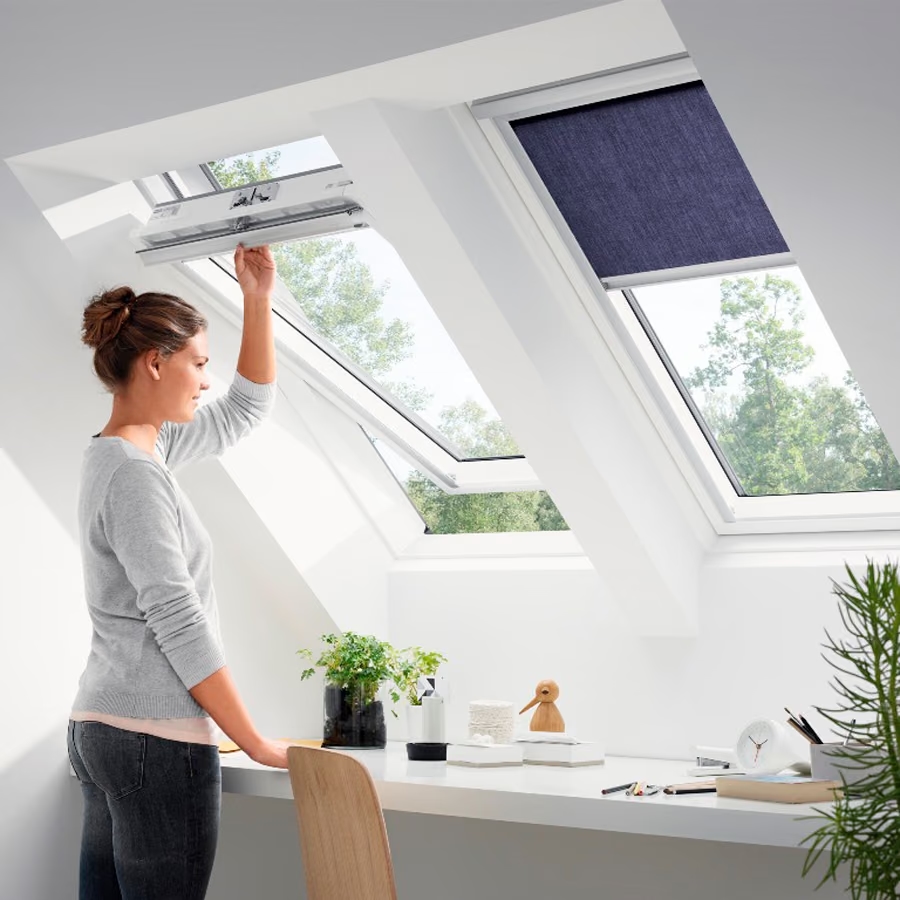 Покривен прозорец VELUX Стандарт Плюс GLU 0061B CK04 55x98см - долно управление