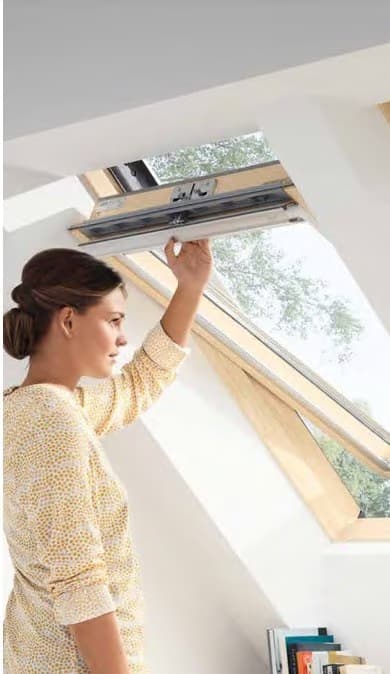 ПОКРИВНИ ПРОЗОРЦИ VELUX GLL 1061 С ГОРНО УПРАВЛЕНИЕ - СТАНДАРТ ПЛЮС