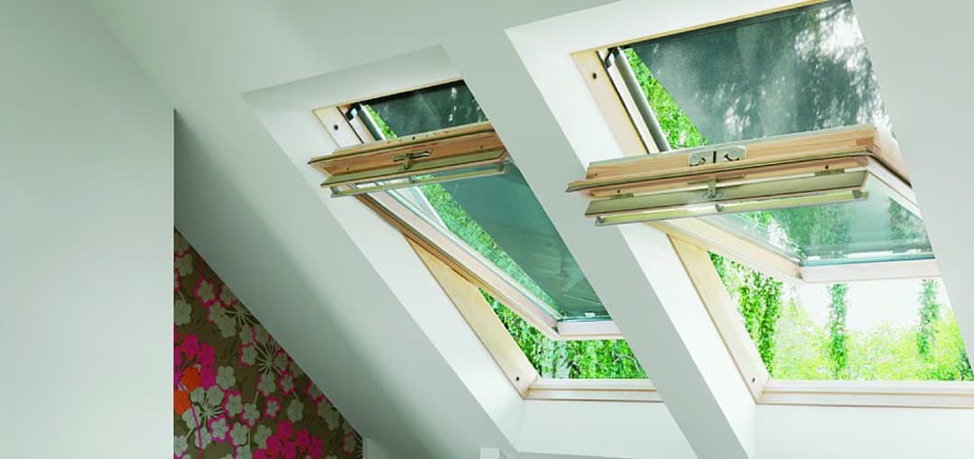 ПОКРИВНИ ПРОЗОРЦИ VELUX GLL 1061 С ГОРНО УПРАВЛЕНИЕ - СТАНДАРТ ПЛЮС