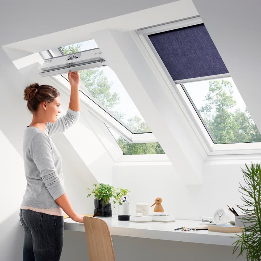Покривен прозорец VELUX GLU 0061 Стандарт Плюс 55x98см, горно управление