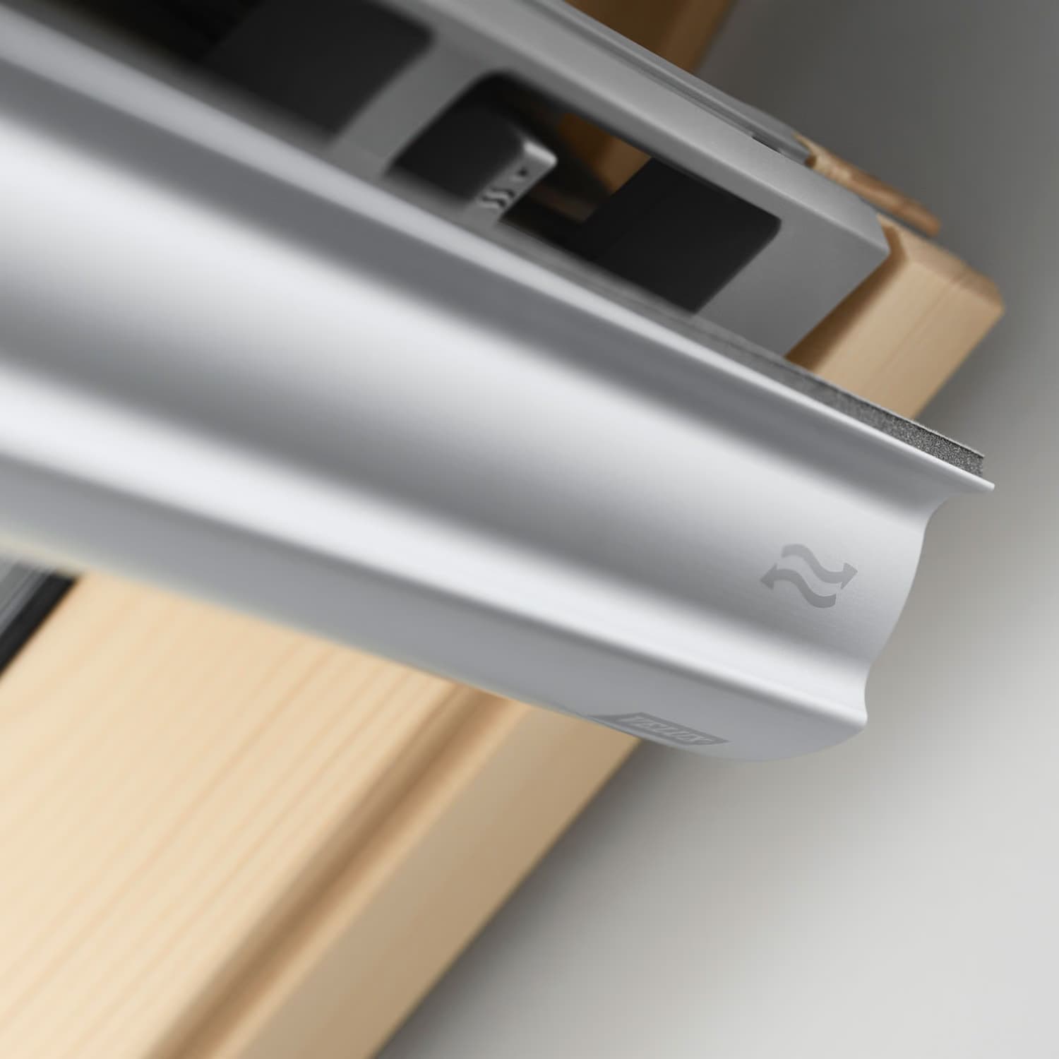 Покривен прозорец VELUX Стандарт GZL 1051 SK08 114x140см - горно управление