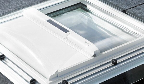 ВЪНШЕН СЕННИК И ПЛИСИРАНА ЩОРА ЗА ПРОЗОРЦИ ЗА ПЛОСЪК ПОКРИВ VELUX